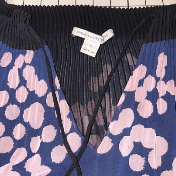 Diane Von Furstenberg DVF Mikino Pleated Neckline Smock Waist Dress - size 4 - Picture 5 of 15